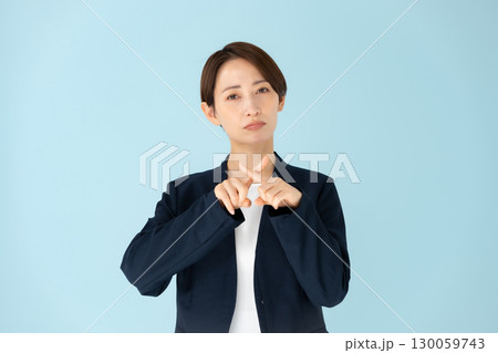 女性 ビジネス ポートレート バツ 女性 ビジネス ポートレート バツ 130059743