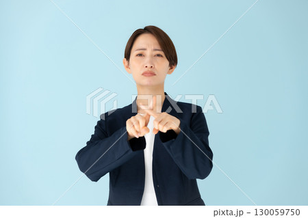 女性 ビジネス ポートレート バツ 女性 ビジネス ポートレート バツ 130059750