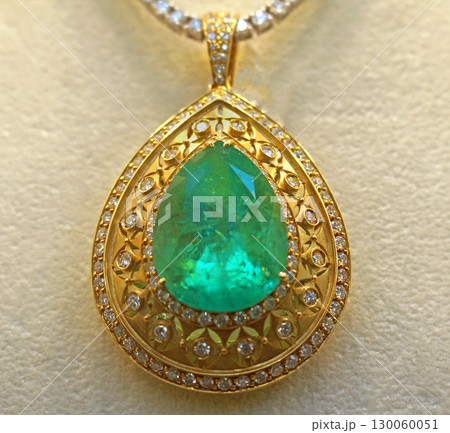 Luxury diamond pendant Luxury diamond pendant 130060051