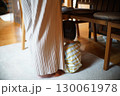 小さな子どもの背中 130061978