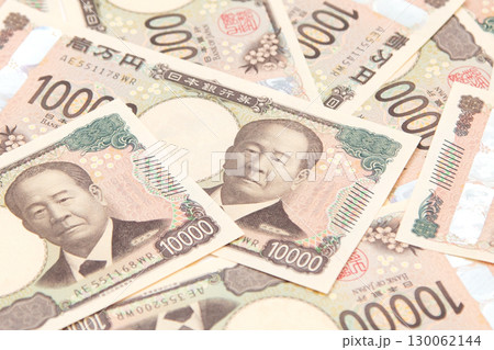 大量の1万円札 130062144