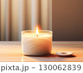 テーブルの上に置かれたキャンドル 130062839