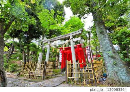 《愛知県》名古屋市千種区 揚輝荘北園 豊彦稲荷の鳥居 《愛知県》名古屋市千種区 揚輝荘北園 豊彦稲荷の鳥居 130063564