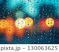 水滴がついた窓越しの灯り 130063625