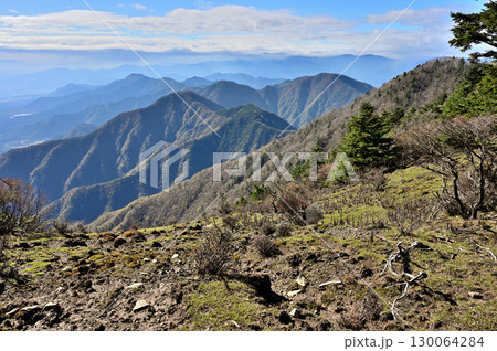 天子山地の毛無山 縦走路から望む天子山地の展望 天子山地の毛無山 縦走路から望む天子山地の展望 130064284