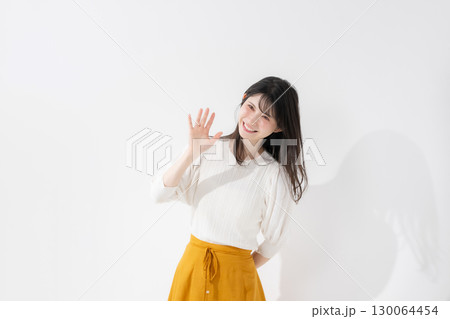 女性 笑顔 女性 笑顔 130064454