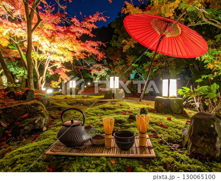 幻想的な紅葉の庭園と和傘、茶道具の夜景 130065100