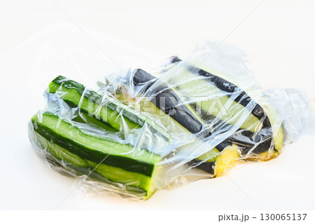 きゅうりと茄子の浅漬け作り きゅうりと茄子の浅漬け作り 130065137