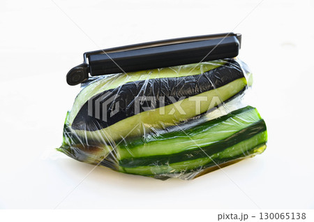 きゅうりと水茄子の浅漬け作り 130065138