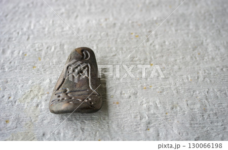 味わい深き陶器の箸置き 130066198