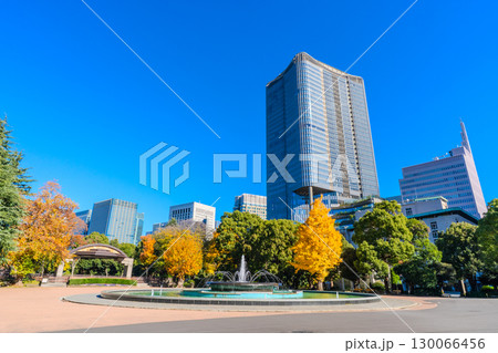 東京 日比谷公園の噴水と秋の紅葉 2024年11月撮影 東京 日比谷公園の噴水と秋の紅葉 2024年11月撮影 130066456