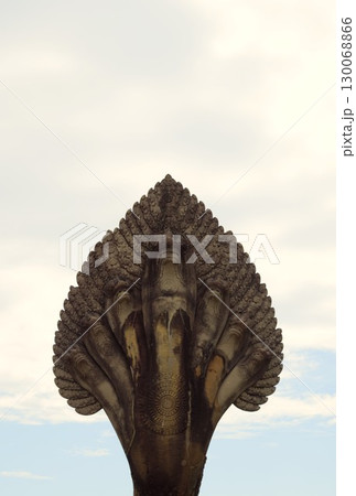 アンコールワット正門　ナーガ神像　3 130068866