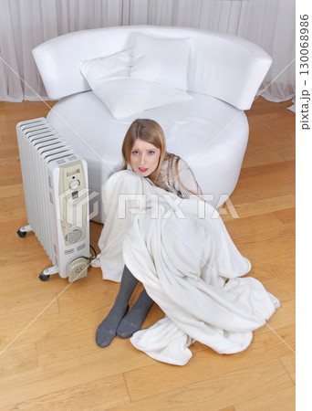 Feeling cold 130068986