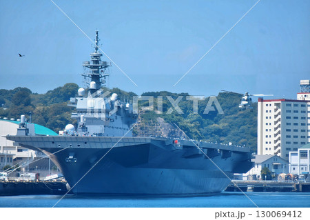 護衛艦かが　から発艦する　掃海・輸送機MCH-101 130069412