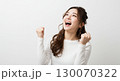 斜め上を見上げガッツポーズする日本の若い女性、喜びと達成感に満ちた表情-合格、歓喜、嬉しい 130070322