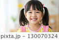 キラキラした目で幸せそうに笑う可愛らしい女の子のポートレート 130070324