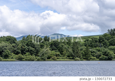 群馬県嬬恋村のバラギ湖の風景 130072733