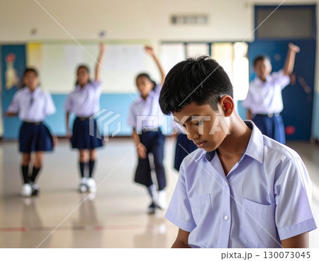 学校に行きたくない 不登校 夏休み明け 男子中学生 学校に行きたくない 不登校 夏休み明け 男子中学生 130073045