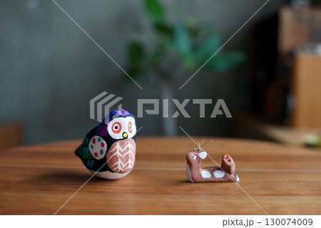 宮島張子のふくろうと土人形の鹿猿 130074009