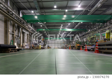 工作機械の並ぶ工場 130074270