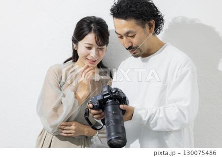 モデルとカメラマン 130075486