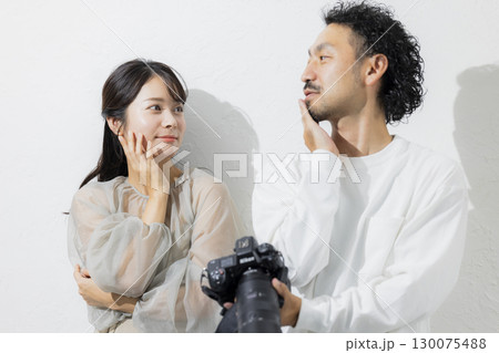 モデルとカメラマン 130075488