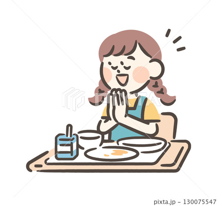 給食を完食し「ごちそうさま」と言う女の子 130075547