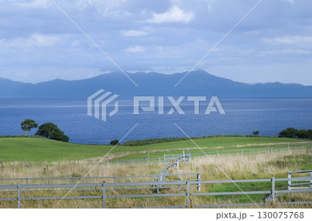 知床連山と海 130075768