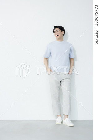 Tシャツの男性 Tシャツの男性 130075773