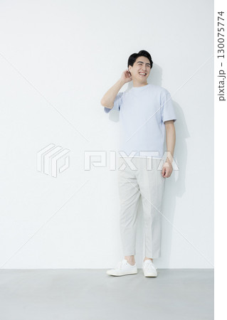 Tシャツの男性 Tシャツの男性 130075774