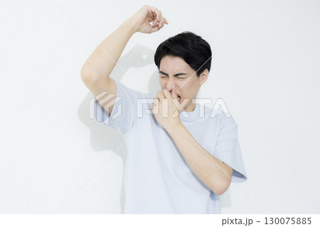 Tシャツの男性 Tシャツの男性 130075885