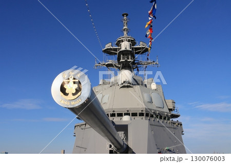 護衛艦しらぬいの砲身と艦橋 護衛艦しらぬいの砲身と艦橋 130076003