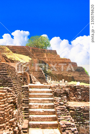 天空の古代宮殿・シーギリヤ遺跡の絶景 130076620