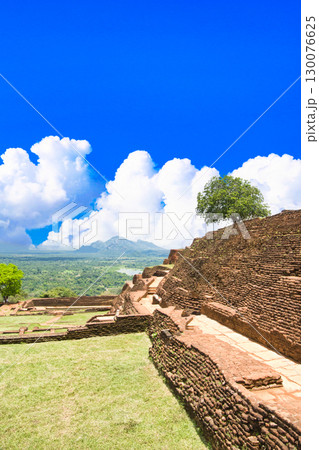 天空の古代宮殿・シーギリヤ遺跡の絶景 天空の古代宮殿・シーギリヤ遺跡の絶景 130076625