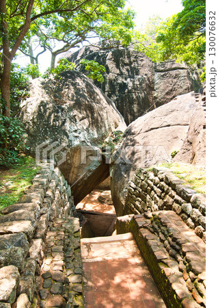天空の古代宮殿・シーギリヤ遺跡の絶景 130076632
