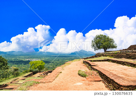 天空の古代宮殿・シーギリヤ遺跡の絶景 130076635