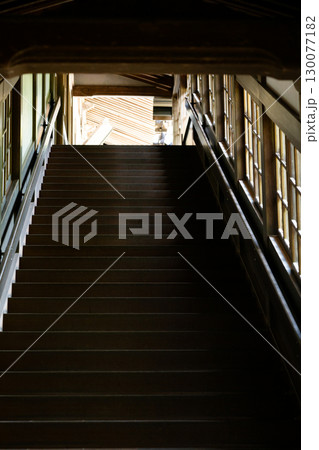 長い階段 130077182
