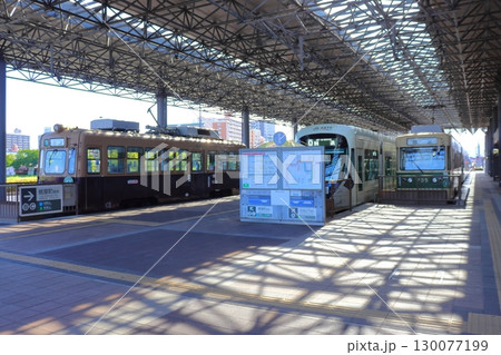広島港 宇品旅客ターミナルを出た直後の路面電車 停留場（広島県広島市） 130077199