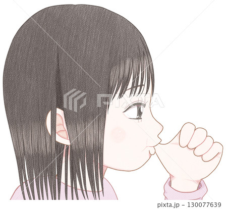 指しゃぶりをしている女の子 指しゃぶりをしている女の子 130077639