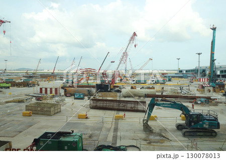 シンガポール　チャンギ国際空港 130078013