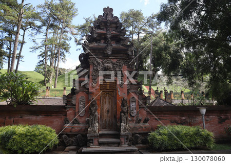 バリ島　ウブド　ティルタ ウンプル寺院 130078060
