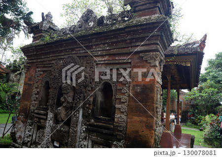 バリ島　ウブド王宮 130078081