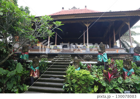 バリ島　ウブド王宮 130078083