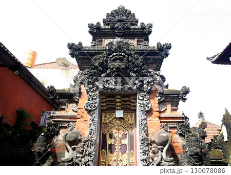 バリ島　ウブド王宮 130078086