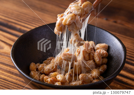 納豆を食べる 130079747