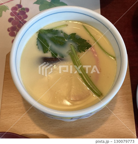 具だくさんの茶碗蒸し、かまぼこ 具だくさんの茶碗蒸し、かまぼこ 130079773