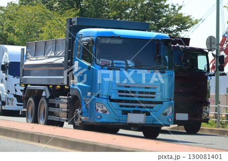 ダンプトラック 130081401