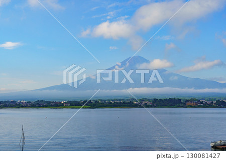 【山梨県】河口湖と富士山・夏の富士山(8月) 【山梨県】河口湖と富士山・夏の富士山(8月) 130081427