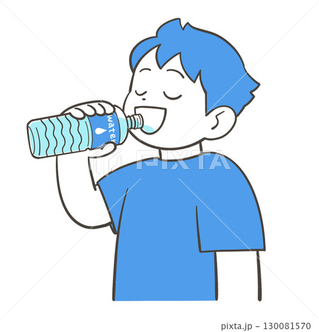 ペットボトルの水を飲む男の子 ペットボトルの水を飲む男の子 130081570