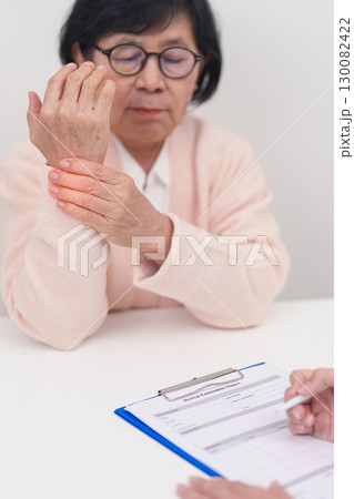 Elderly Patient Woman wrist pain and Consulting doctor. muscle ache from Carpal Tunnel Syndrome, De Quervain s tenosynovitis, rheumatoid, arthritis, gout, Parkinson disease and ergonomic healthcare Elderly Patient Woman wrist pain and Consulting doctor. muscle ache from Carpal Tunnel Syndrome, De Quervain s tenosynovitis, rheumatoid, arthritis, gout, Parkinson disease and ergonomic healthcare 130082422